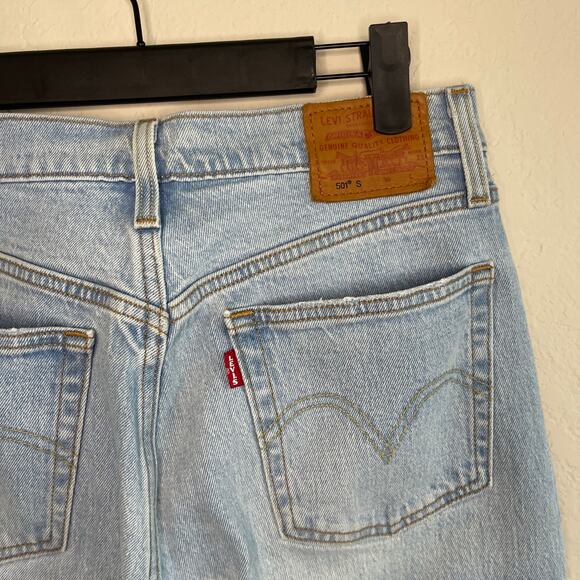 Levi’s 501 S light Wash Straight Jeans - Size 27x28 - Picture 2 of 5
